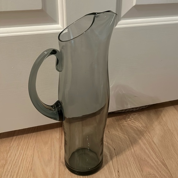 Beautiful hand blown smoked glass Martini pitcher-11 inches - Picture 2 of 5